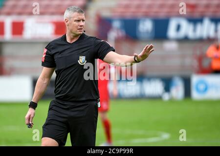 Dublin, Irlande. 1er août 2020. Arbitre Ben Connolly lors du match de la première division de l'Airtricity entre le FC Shelbourne et le FC Waterford au parc Tolka à Dublin, Irlande, le 1er août 2020 (photo par Andrew SURMA/SIPA USA) Credit: SIPA USA/Alay Live News Banque D'Images