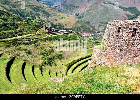 Paysage à Pisac dans la vallée d'Urubamba à Cusco, Pérou Banque D'Images