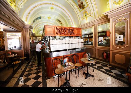 Caffe Cordina est un café ancien et populaire dans la rue Republic de la Valette, à Malte. Banque D'Images