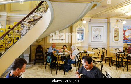 Caffe Cordina est un café ancien et populaire dans la rue Republic de la Valette, à Malte. Banque D'Images