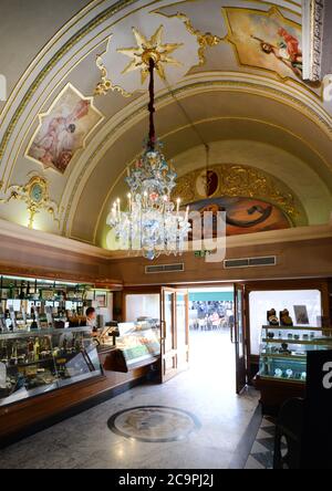 Caffe Cordina est un café ancien et populaire dans la rue Republic de la Valette, à Malte. Banque D'Images