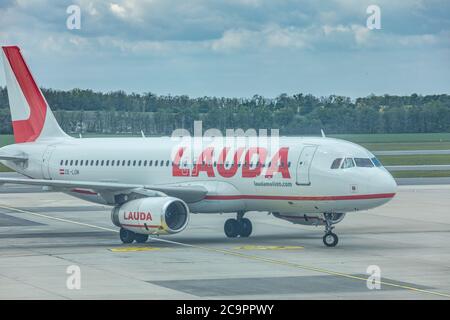 Vienne, Autriche: 04 décembre 2019: Lauda Air Luftfahrt GmbH, sous le nom de Lauda Air, était une compagnie aérienne autrichienne dont le siège social est à Vienne International Air Banque D'Images