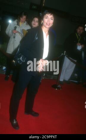 Westwood, Californie, États-Unis 26 février 1996 l'actrice Stepfanie Kramer participe à la première de Fox 'de Periscope' du XXe siècle le 26 février 1996 au Mann's Village Theatre de Westwood, Californie, États-Unis. Photo par Barry King/Alay stock photo Banque D'Images