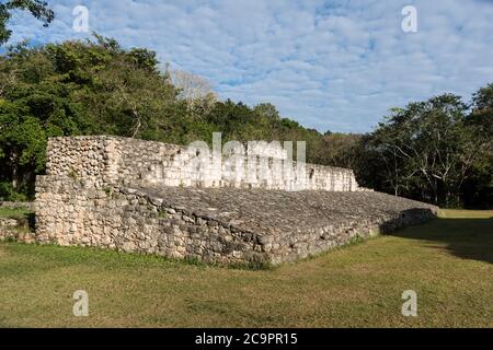 Le terrain de bal cérémonial dans les ruines de la ville maya pré-hispanique d'Ek Balam à Yucatan, Mexique. Banque D'Images