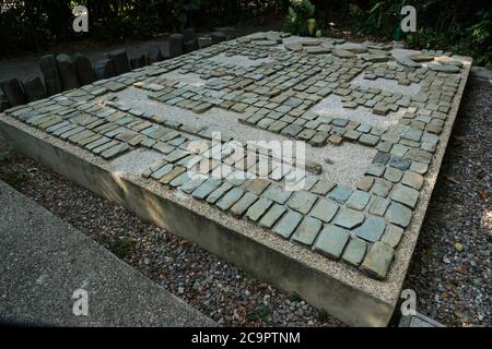 Pavé 3, mosaïque, représentant éventuellement un masque jaguar, des ruines Olmec de la Venta. Période préclassique (900-600 av. J.-C.). Musée la Venta, Villa Banque D'Images