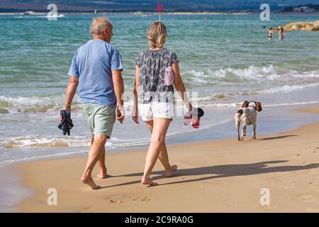 Poole, Dorset Royaume-Uni. 2 août 2020. Météo au Royaume-Uni : belle journée chaude et ensoleillée sur les plages de Poole, les températures grimpent et les amateurs de soleil affluent en bord de mer pour profiter du temps ensoleillé. Crédit : Carolyn Jenkins/Alay Live News Banque D'Images