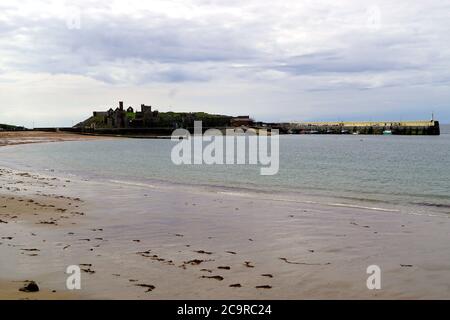 Peel Bay et Castle Isle of Man Banque D'Images