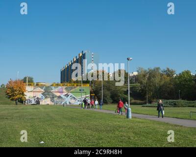 Prague, République Tchèque, 10 octobre 2019: Aménagement de logements avec des bâtiments préfabriqués, moyenne des bâtiments en béton domaine à Prague discic Opatov Banque D'Images