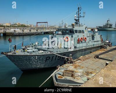 Bateau de patrouille de la Marine portugaise NRP Oríon (P1156) à la base navale de Lisbonne, à Almada, au Portugal, pendant la Journée de la Marine portugaise de 2014. Banque D'Images