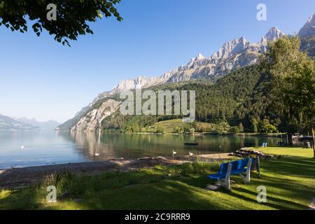 Vue sur Walensee (lac Walen) près de Walenstadt, Suisse. Banque D'Images