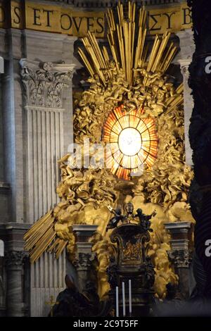 Intérieur de la basilique Saint-Pierre à Rome, Italie Banque D'Images