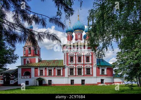 UGLICH, Russie, - 26 juillet 2020, Église de Tsarevitch Demetrius sur le sang. Cette cathédrale du Kremlin et son clocher remarquable ont été démolis et Banque D'Images