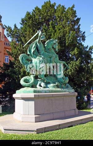 ZAGREB, CROATIE - 28 JUILLET 2020 : St George Killing the Dragon, sculpture à Zagreb, Croatie Banque D'Images