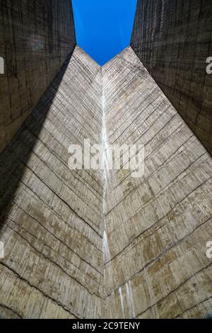 L'immense barrage en béton du Plan d'Amont, au-dessus de l'Aussois, Parc National de la Vanoise, France Banque D'Images