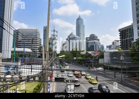 BANGKOK, THAÏLANDE 19 mars 2019 vue des gratte-ciels et du trafic à Bangkok Banque D'Images