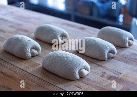 Préparation de pain au levain à Whistler, Colombie-Britannique, Canada, naturel, pain végétalien Banque D'Images