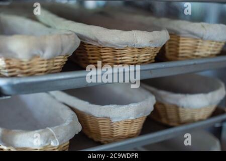 Préparation de pain au levain à Whistler, Colombie-Britannique, Canada, naturel, pain végétalien Banque D'Images