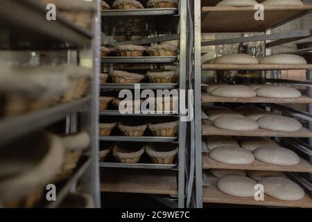 Préparation de pain au levain à Whistler, Colombie-Britannique, Canada, naturel, pain végétalien Banque D'Images