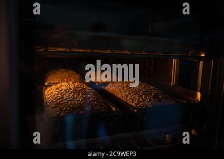 Préparation de pain au levain à Whistler, Colombie-Britannique, Canada, naturel, pain végétalien Banque D'Images