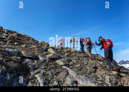 Tasiilaq, anciennement Ammassalik et Angmagssalik, est une ville de la municipalité de Sermersoq, dans le sud-est du Groenland Banque D'Images