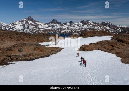 Tasiilaq, anciennement Ammassalik et Angmagssalik, est une ville de la municipalité de Sermersoq, dans le sud-est du Groenland Banque D'Images