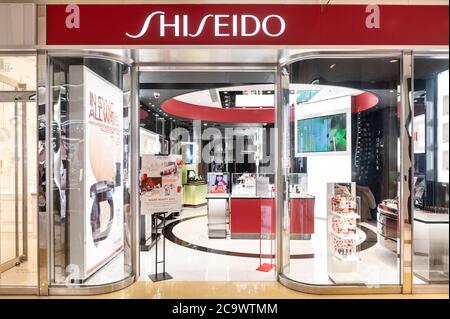 Société multinationale japonaise de soins personnels, Shiseido magasin vu à Hong Kong. Banque D'Images
