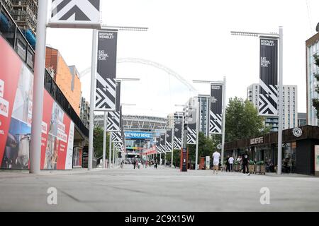 Wembley, Royaume-Uni. 1er août 2020. Un Wembley Way très calme au match de finale de la coupe Emirates FA Arsenal v Chelsea, au stade Wembley, Londres, Royaume-Uni le 1er août 2020. Le match se joue derrière des portes fermées en raison de la pandémie actuelle du coronavirus COVID-19 et des restrictions gouvernementales en matière de distance et de verrouillage social. Crédit : Paul Marriott/Alay Live News Banque D'Images