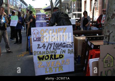 Un panneau au règlement Occupy Sydney indique qu'il s'agit du plus long règlement Occupy au monde. Banque D'Images