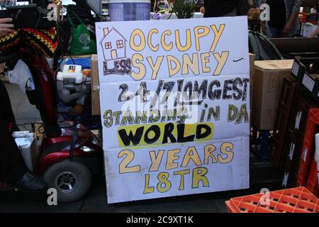 Un panneau au règlement Occupy Sydney indique qu'il s'agit du plus long règlement Occupy au monde. Banque D'Images