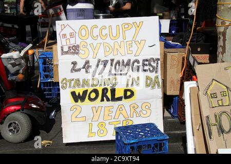 Un panneau au règlement Occupy Sydney indique qu'il s'agit du plus long règlement Occupy au monde. Banque D'Images