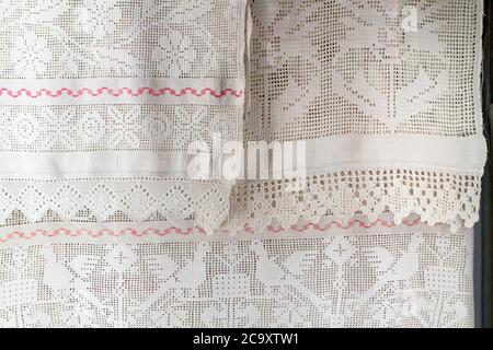 Art populaire traditionnel tricoté motif brodé sur tissu textile, collection Belarus Banque D'Images