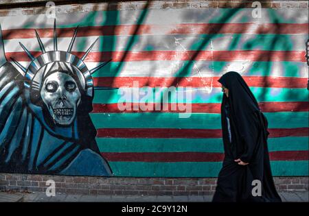 Anti-grafitti politique américain dans l'ancienne ambassade américaine, Téhéran, Iran Banque D'Images