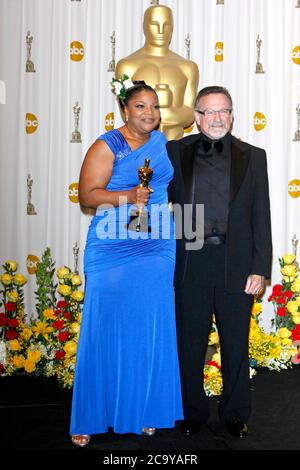 Los Angeles, États-Unis. 07e mars 2010. Mo'Nique avec l'Oscar de la meilleure actrice de soutien dans "Precious - Life is Precious" et Robin Williams dans la salle de presse de la cérémonie annuelle des Oscars 2010/82e Academy Awards au Kodak Theatre. Los Angeles, le 7 mars 2010 | usage Worldwide Credit: dpa/Alay Live News Banque D'Images