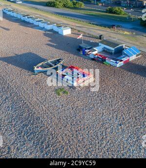 vue aérienne de goring sur la mer et la plage de galets sur la côte ouest du sussex Banque D'Images