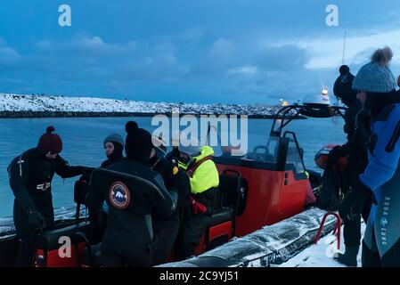 Expédition touristique à la recherche d'orques à Andenes, île d'Andoya, Vesteralen, Norvège, Scandinavie, Europe Banque D'Images