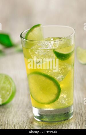 Verre à cocktail Mojito Banque D'Images