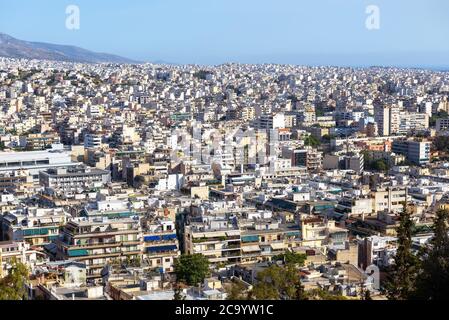 Paysage urbain d'Athènes, Grèce. Paysage urbain d'Athènes moderne, vue depuis la colline de Philoppou. Horizon d'Athènes en été. Banque D'Images