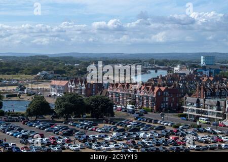 Vue aérienne de Littlehampton dans West Sussex depuis le front de mer en direction de la rivière Arun. Banque D'Images