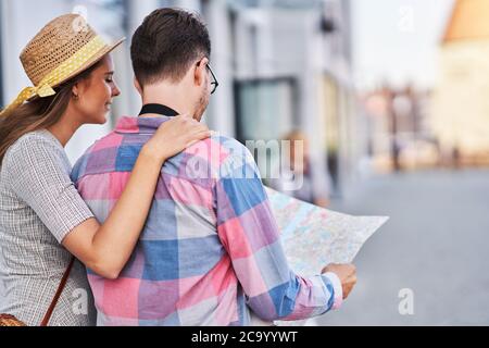 Adultes touristes heureux visiter Gdansk Pologne en été Banque D'Images