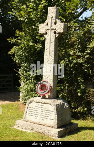 Mémorial de guerre à l'église Sainte-Marie-la-Vierge, Swardeston, Norfolk, Angleterre, avec mémoire d'Edith Cavell, qui adorait ici. Banque D'Images