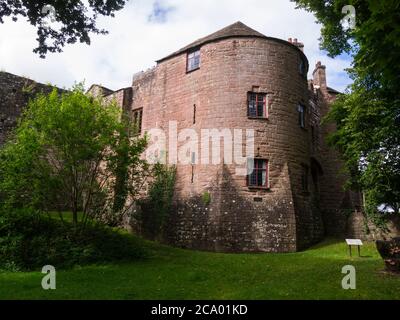 Le château de St Briavels a amarré le château normand Gloucestershire avec une immense entrée de garde-porte édouardienne construite entre 1075 et 1129 comme un administe royal Banque D'Images