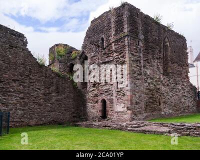 Ruines de la Grande Tour et Hall Monmouth Castle Monbucshire South Wales UK construit par William FitzOsbern 1er comte de Hereford en 1067 sur Heritage Trail Banque D'Images