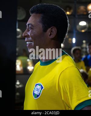 Rio de Janeiro, le 20 février 2020 la statue de lavage du champion brésilien de football Pele est vue au Musée du football de Rio. Banque D'Images