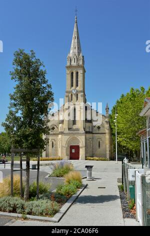 Église de "coeur du bassin" vue de face à Audenge, commune est située sur la rive nord-est de la baie d'Arcachon, en France Banque D'Images