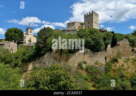 Château et Église d'Esparron-de-Verdon, commune française, située dans le département des Alpes-de-haute-Provence. Banque D'Images