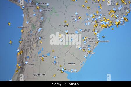 Trafic aérien au-dessus de l'Amérique du Sud (03 août 2020, UTC14.52), sur Internet avec le site Flightracar 24, pendant la pandémie du coronavirus Banque D'Images