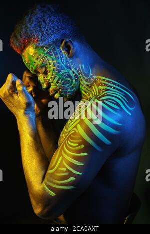 Peinture corporelle de cultures diffentes d'Afrique Banque D'Images
