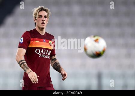 Turin, Italie - 01 août 2020 : Nicolo Zaniolo d'AS Roma voit le ballon pendant la série UN match de football entre Juventus FC et AS Roma. COMME Roma a gagné 3-1 sur Juventus FC. Credit: Nicolò Campo/Alay Live News Banque D'Images