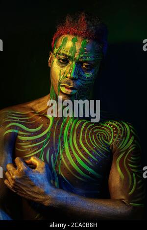 Peinture corporelle de cultures diffentes d'Afrique Banque D'Images