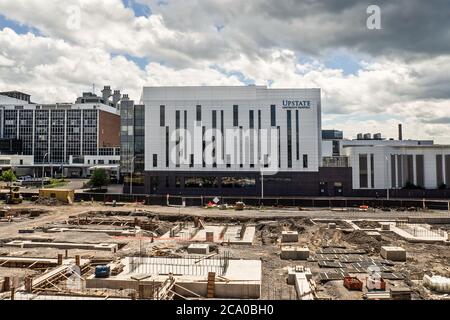 Syracuse, New York, États-Unis. 2 août 2020. Vue sur un chantier de construction sur Adams Street, près du centre médical de l'Université d'Upstate à Syracuse, New York Banque D'Images